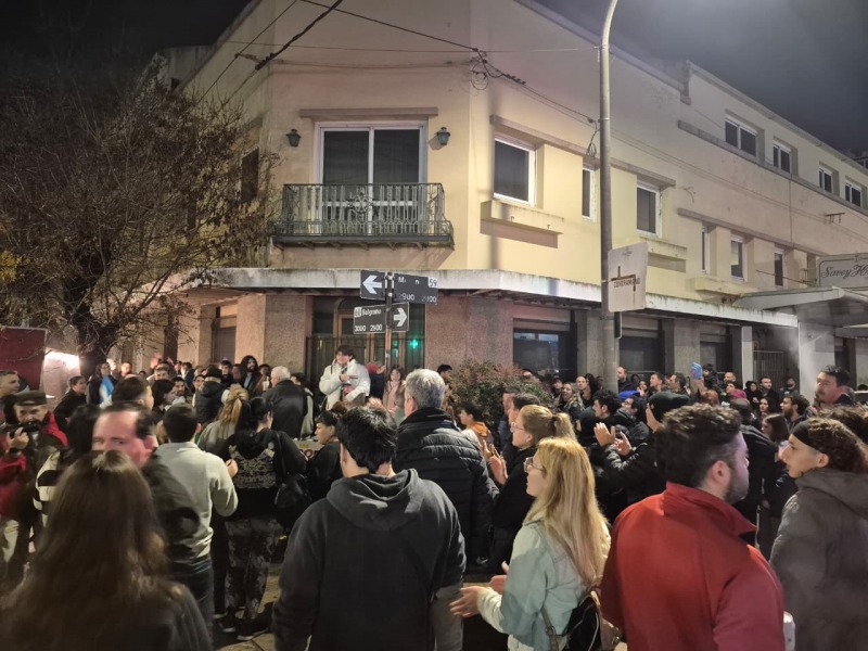 Los seguidores del Indio se convocaron en el Hotel Savoy